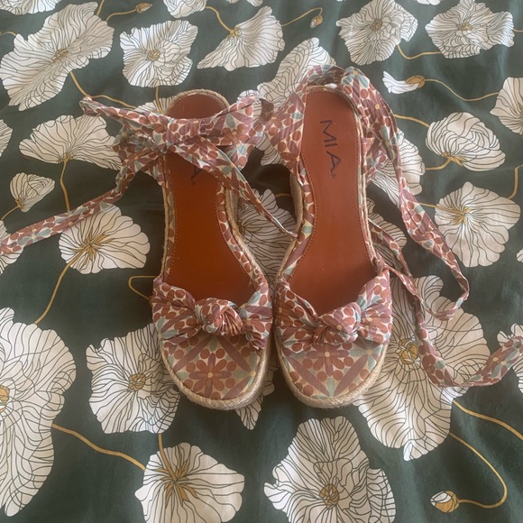 MIA Coquette Wrap Tie Platforms Espadrilles - Picture 1 of 6